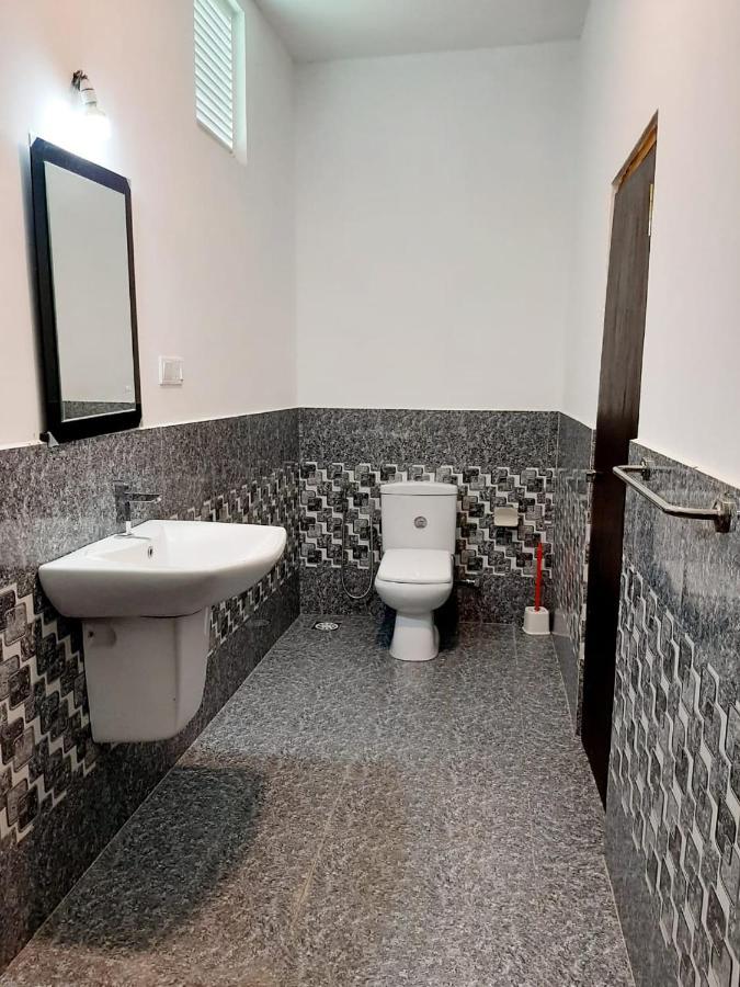 Hotel Krish كالكوداه المظهر الخارجي الصورة