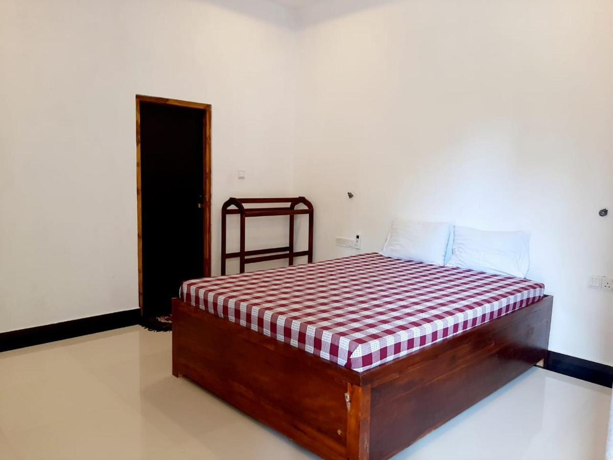 Hotel Krish كالكوداه المظهر الخارجي الصورة