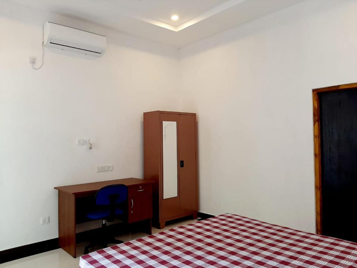 Hotel Krish كالكوداه المظهر الخارجي الصورة