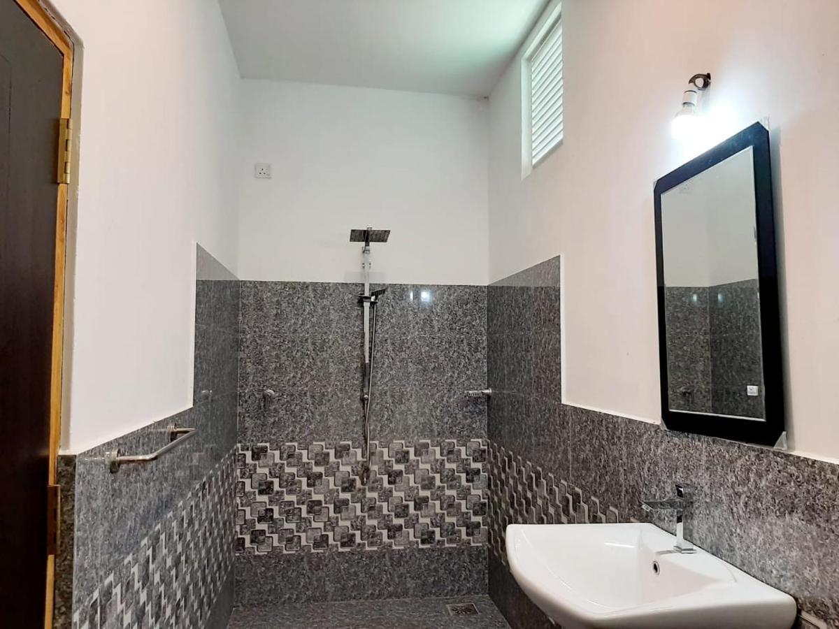 Hotel Krish كالكوداه المظهر الخارجي الصورة