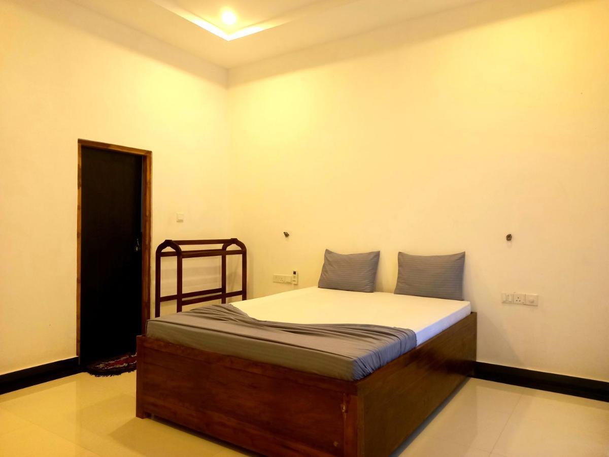Hotel Krish كالكوداه المظهر الخارجي الصورة