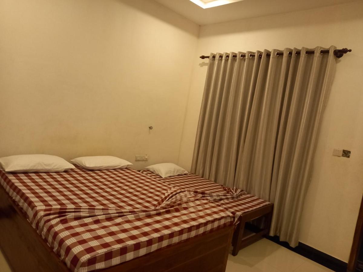 Hotel Krish كالكوداه المظهر الخارجي الصورة